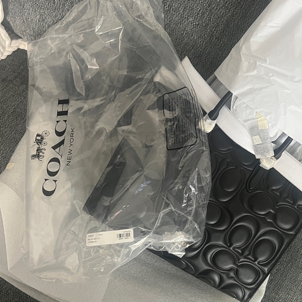 Authentic Coach Maggie Tote Black Leather with Gold Logo Brand new - Picture 3 of 6